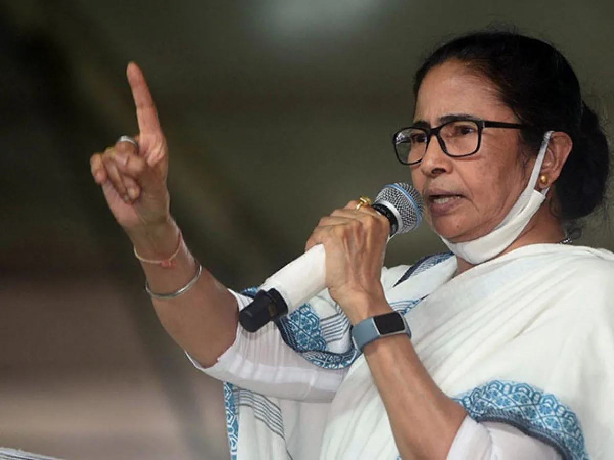 মমতা বন্দ্যোপাধ্যায়ের বাড়িতে পাঁচিল টপকে ঢুকে রাতভর লুকিয়ে রইল যুবক