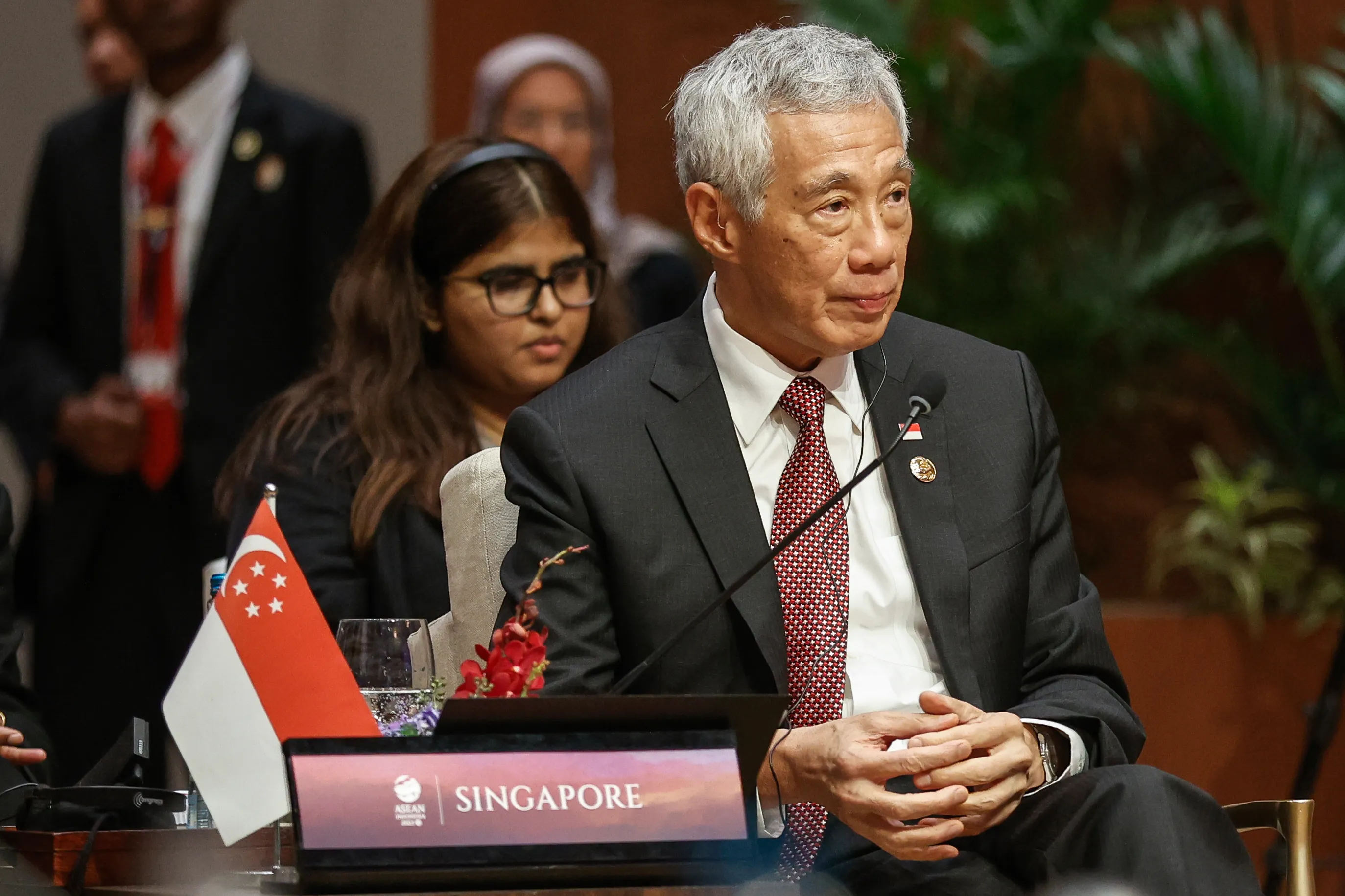 Singapore's Lee Hsien Loong says he will step down as early as next year |  Politics News | Al Jazeera