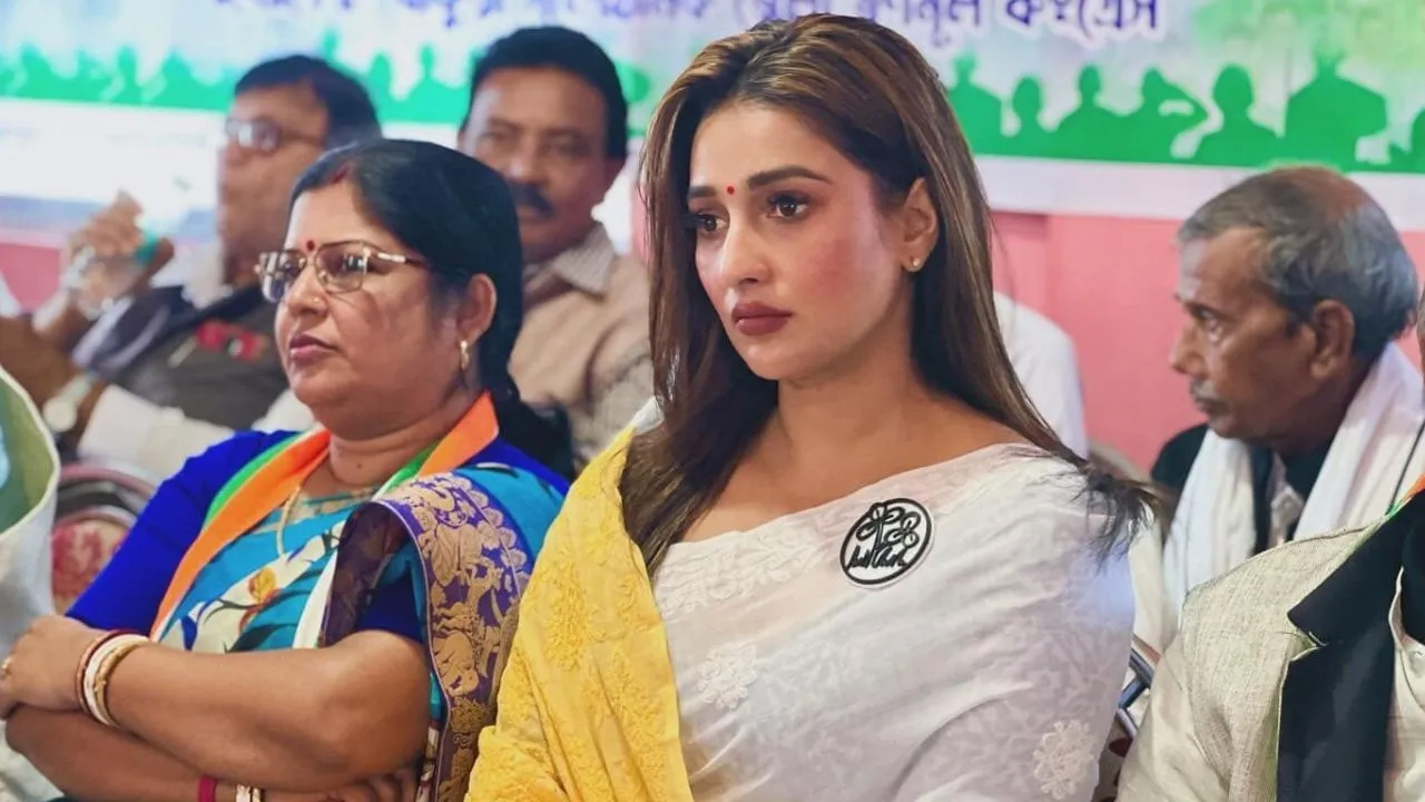 Sayantika Banerjee: ইস্তফা দিলেন সায়ন্তিকা বন্দ্যোপাধ্যায় - Bengali News  | Tmc leader actress Sayantika Banerjee resign from party post | TV9 Bangla  News