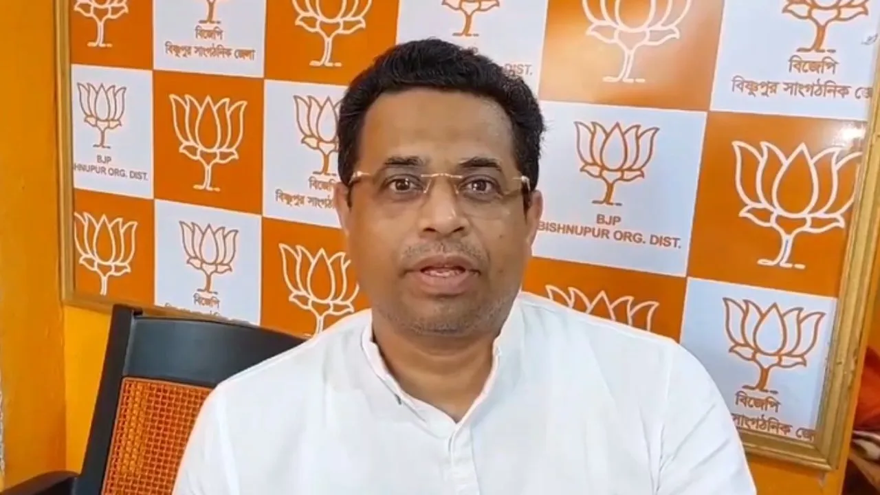 Soumita Khan: সৌমিত্র খাঁ-র বিরুদ্ধে জারি গ্রেফতারি পরোয়ানা, কী করলেন  সাংসদ? - Bengali News | Soumita khan Arrest warrant issued against Soumitra  Khan, what did the MP do? | TV9 Bangla News