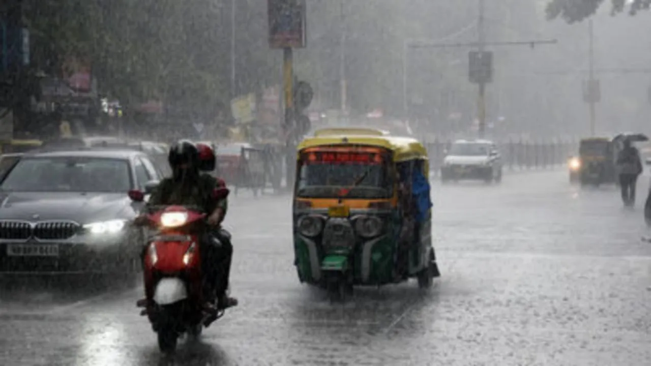 Weather Update: রবিবার পর্যন্ত সপ্তাহ জুড়ে অতি ভারী বৃষ্টির পূর্বাভাস, জারি  হল লাল সতর্কতা