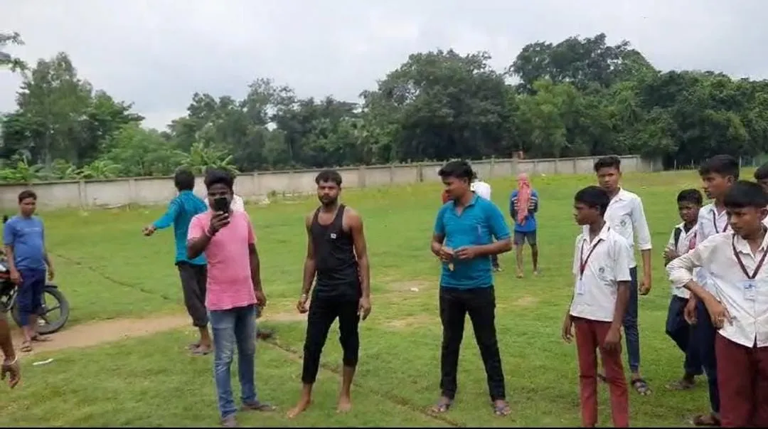 Midnapore : প্রতিশ্রুতি মিলতেই মেদিনীপুরে আমরণ অনশন আন্দোলন উঠলো হকারদের