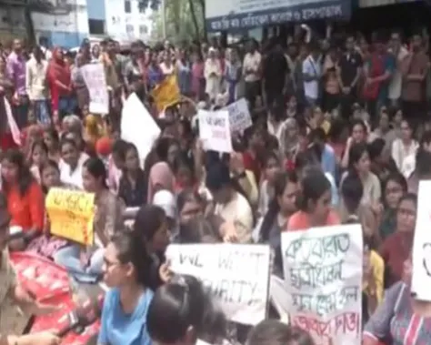 Nurses demands justice after a post-graduate trainee doctor was found dead  inside RG Kar Medical College and Hospital | Take One