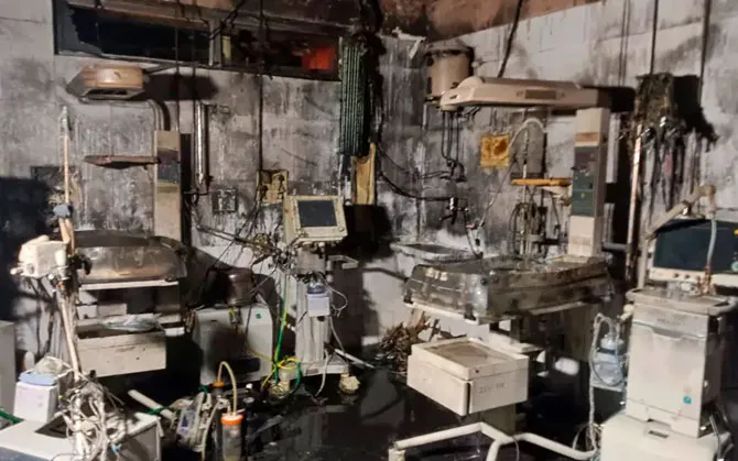 ‌ঝাঁসির মেডিকেল কলেজে ভয়াবহ অগ্নিকাণ্ড। মৃত ১০ নবজাতক - Aramva Patrika