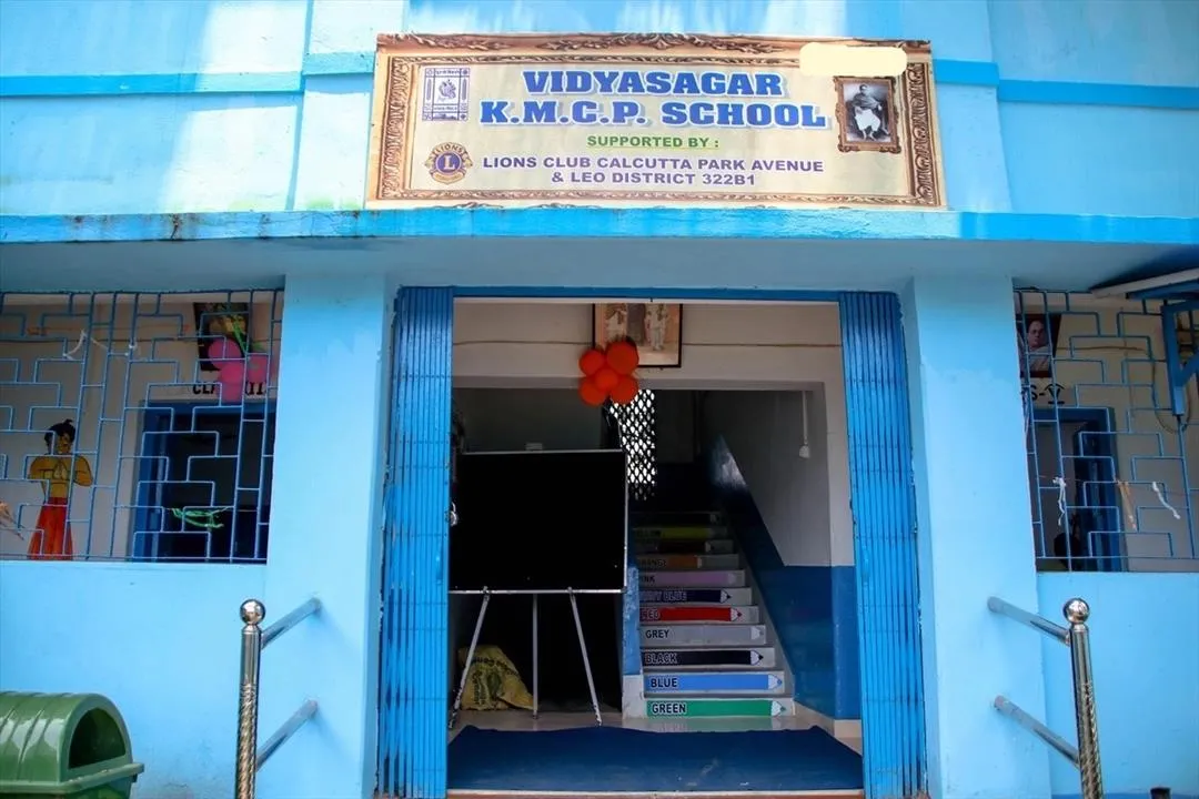 তাক লাগাচ্ছে ধাপার স্মার্ট স্কুল