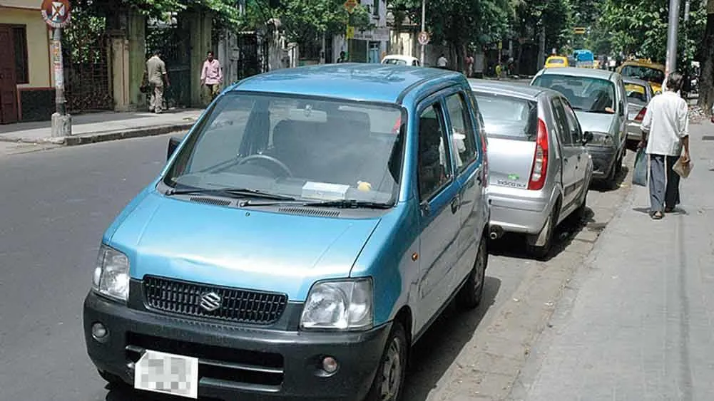 বেআইনি পার্কিং  রুখতে যৌথ অভিযান