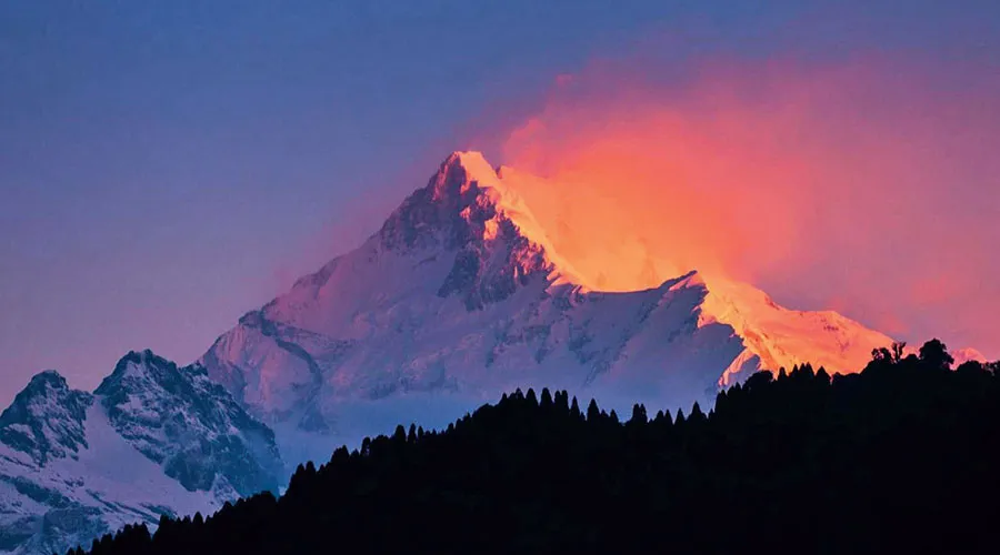 Kanchenjungha | Magic mountain: The Kanchenjunga, real or reel, remains an  ecological treatise - Telegraph India