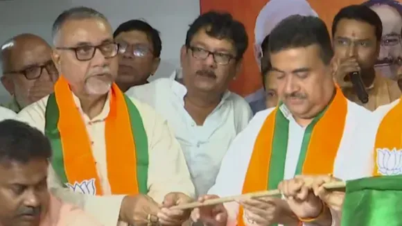 BJP में शामिल हुए TMC नेता तापस रॉय, ED की छापेमारी के बाद दिया था इस्तीफा  - Tapas Roy Joins BJP In presence Mangal Panade, Sukanta Mazumder, Subhendu  Adhikari NTC - AajTak