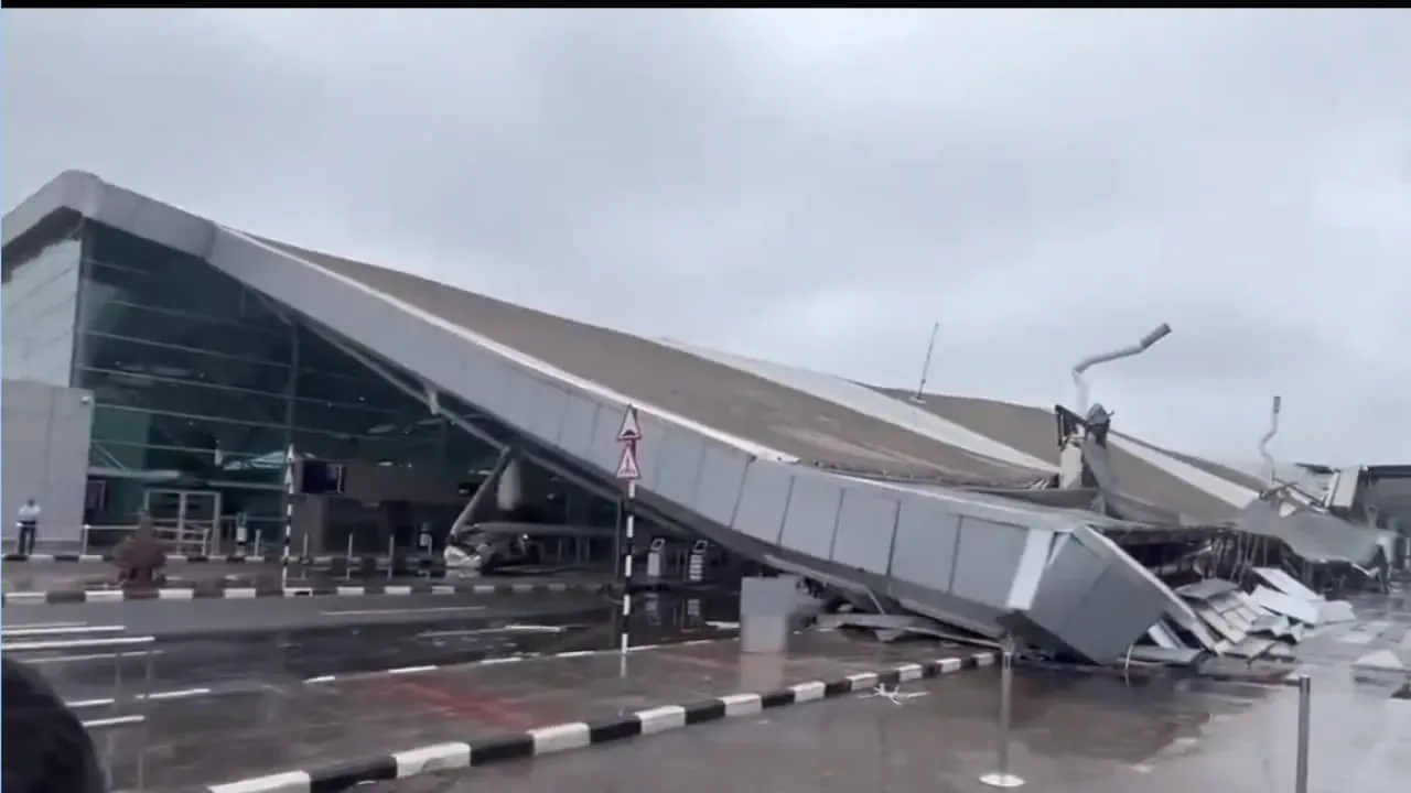 One person died and six were injured after a portion of the roof of the Delhi  airport's Terminal-1 collapsed on cars, including taxis, amid heavy rain  early Friday, leading to suspension of