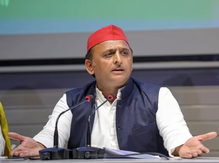 akhilesh yadav targets pm narendra modi on his remarks on data and internet  in india | Akhilesh Yadav ने पीएम नरेंद्र मोदी पर साधा निशाना, बोले- 'डेटा  से पेट नहीं भरता'