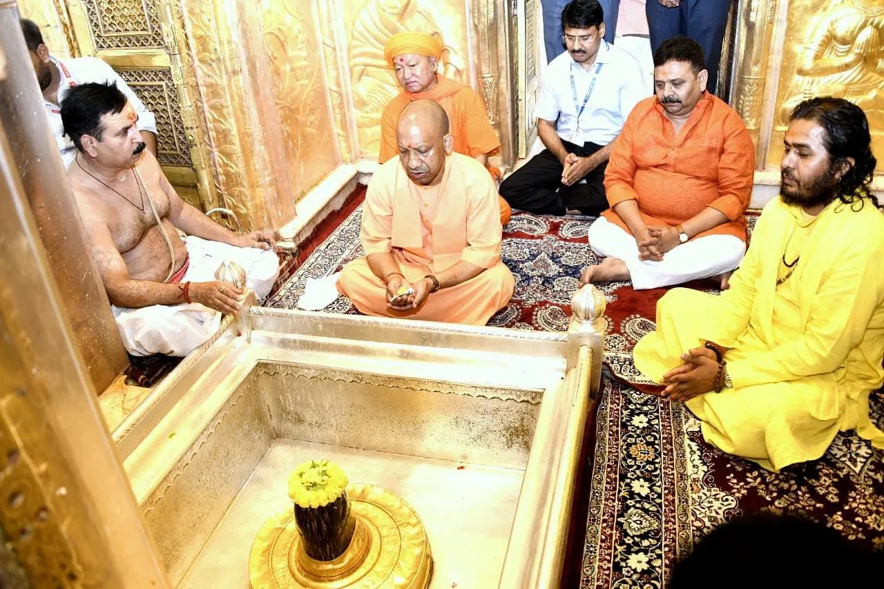 UP CM Yogi Adityanath Varanasi Visit Darshan And Worship In Kashi Vishwanath Dham And Kal Bhairav Temple