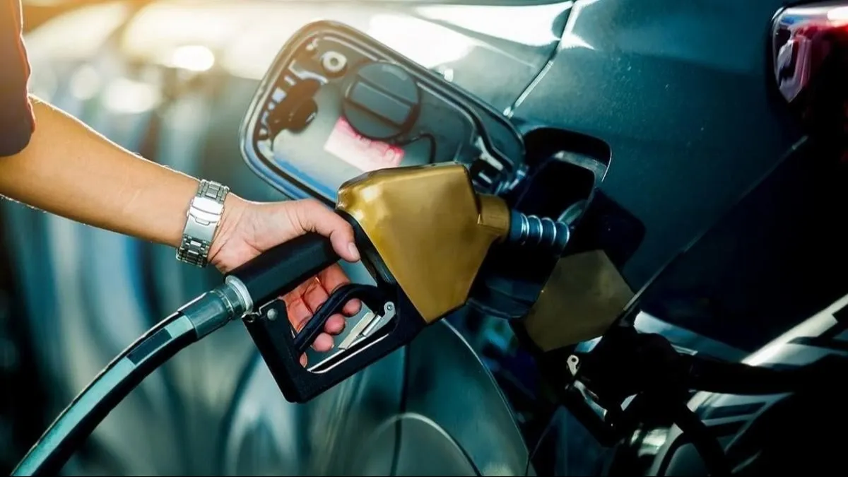चुनाव से पहले पेट्रोल-डीजल दो रुपये सस्ता, केंद्र सरकार का ऐलान - Central  Government has reduced prices of petrol and diesel by two rupees before Lok  Sabha elections ntc - AajTak