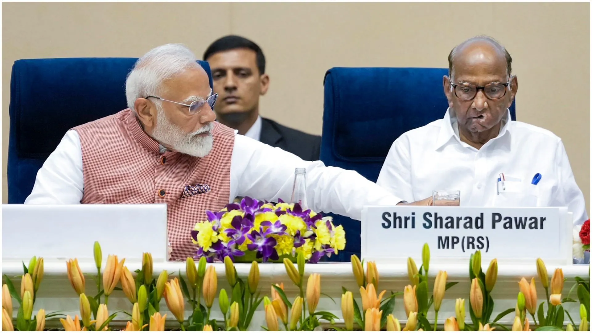 Pm Modi Special Gesture To Pawar Wins Hearts At Marathi Literary Festival  See Photos - Amar Ujala Hindi News Live - Maharashtra:पीएम मोदी ने शरद पवार  को सम्मान के साथ कुर्सी पर