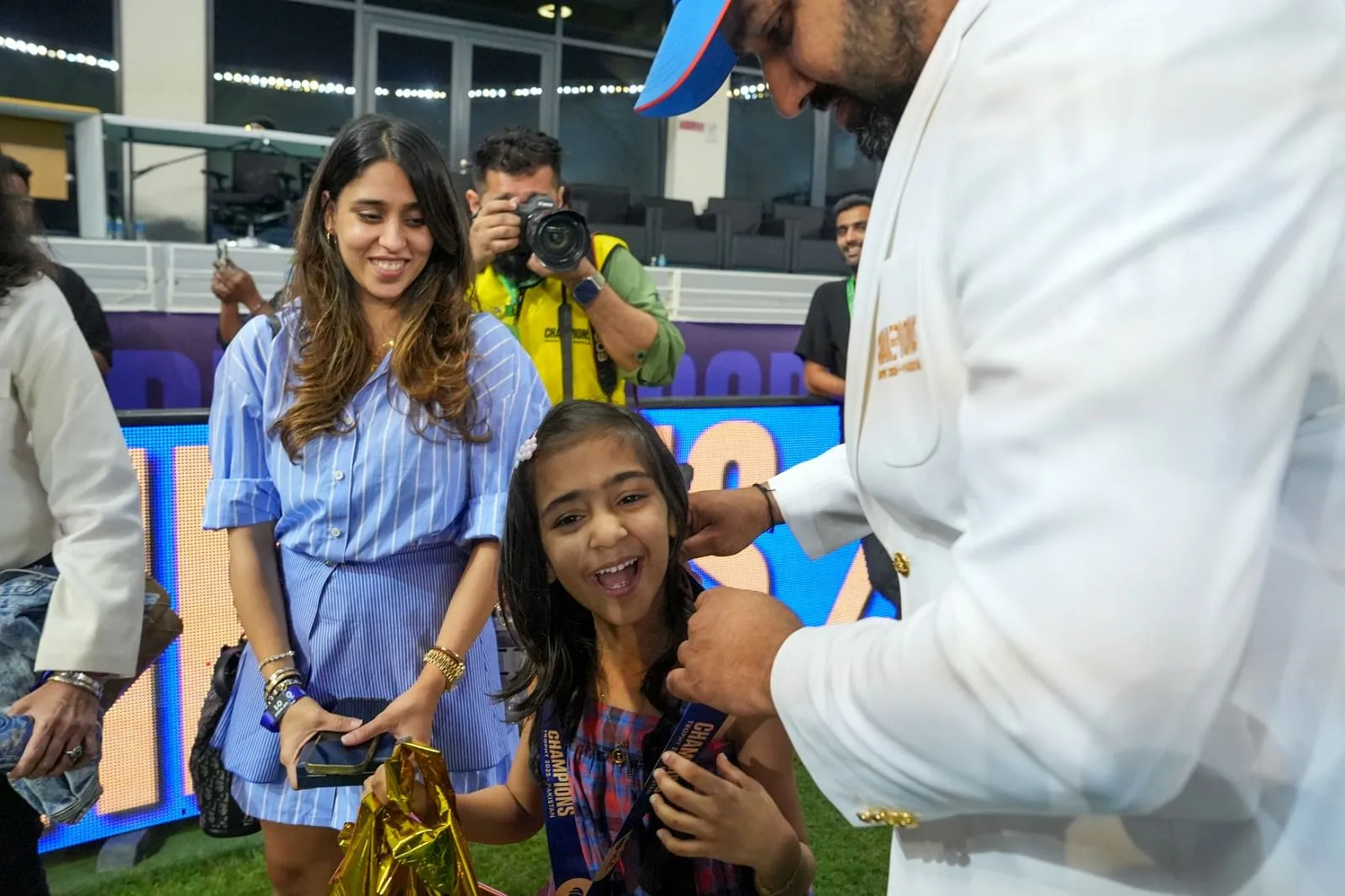 Champions Trophy: Rohit-kohli And Jadeja Celebrated With Family, Photos And  Videos Will Make You Emotional - Amar Ujala Hindi News Live - Team India  Champion:जीत के बाद रोहित-कोहली और जडेजा ने परिवार