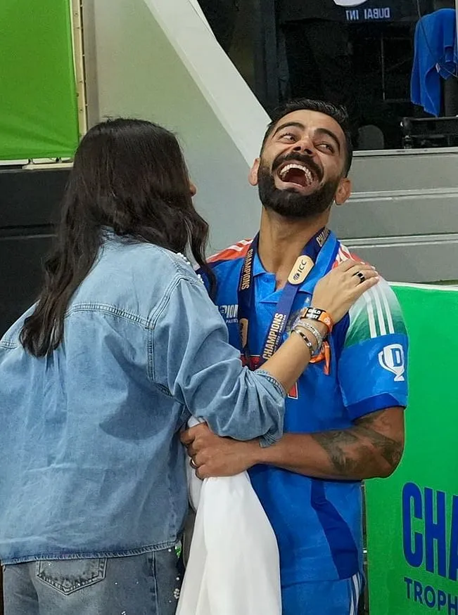 Champions Trophy: Rohit-kohli And Jadeja Celebrated With Family, Photos And  Videos Will Make You Emotional - Amar Ujala Hindi News Live - Team India  Champion:जीत के बाद रोहित-कोहली और जडेजा ने परिवार