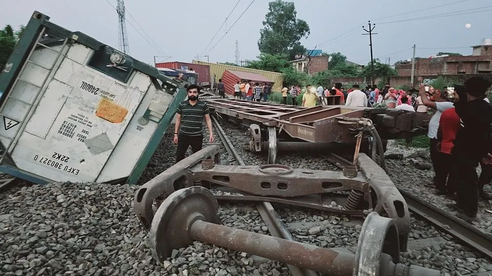 Amroha Rail Accident: Goods train overturned Amroha with blast, people nearby started screaming, see pictures