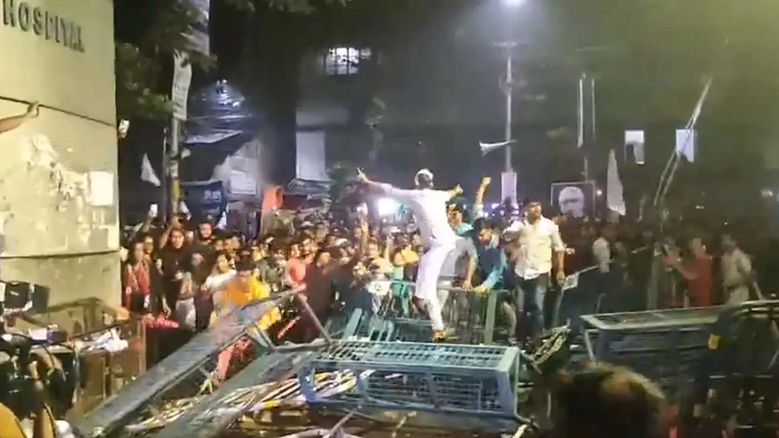 Miscreants disrupt midnight protest against Kolkata doctor's rape-murder,  wreak havoc at RG Kar hospital | Kolkata News - The Indian Express