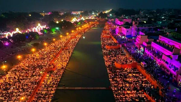 अयोध्या में मनायी जाने वाली है इस साल बड़ी ही भव्य दीवाली, दीयों की रोशनी  से जगमगाएंगे सरयू के घाट | Ayodhya Diwali 2024 is going to be grand  celebration banks of