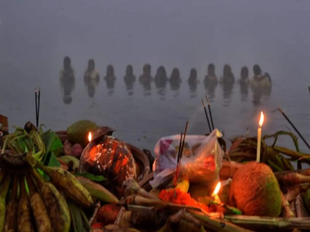 delhi high court not consider petition regarding permission for chhath puja  on yamuna banks दिल्ली हाईकोर्ट ने यमुना तट पर छठ पूजा की अनुमति देने से  किया इनकार, क्या कहा?, एनसीआर ...