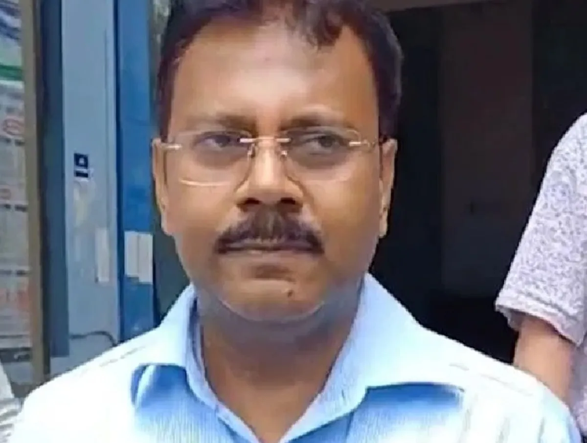 वह बहुत पावरफुल है माफिया जैसा.., कौन हैं ये पूर्व प्रिंसिपल डॉ संदीप घोष|  केस में अबतक के अपडेट्स