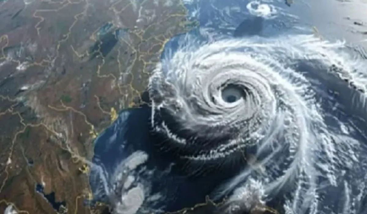 CycloneDanaisreadytotakeamonstrousformHighalertissuedinthesedistricts,aterribledisastermayoccurSchoolscollegesclosed
