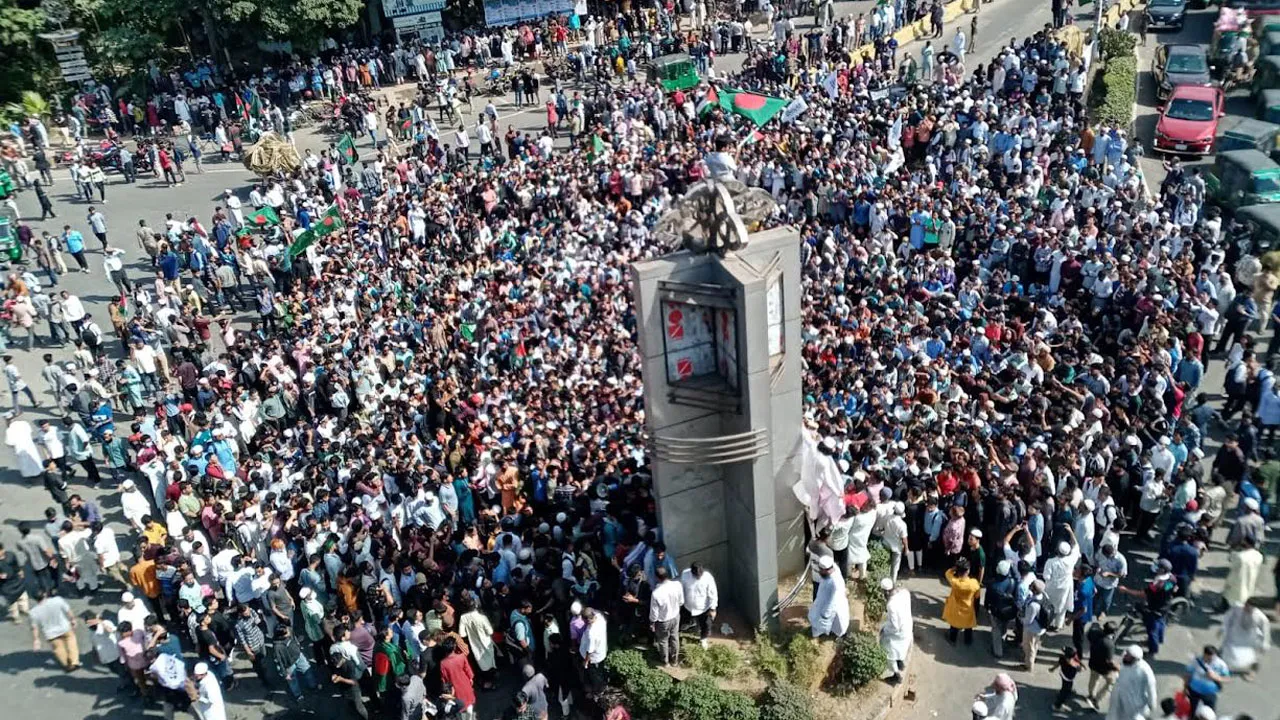 ISKON ক বাংলাদেশত নিষিদ্ধ কৰাৰ দাবীত উত্তাল চট্টগাম