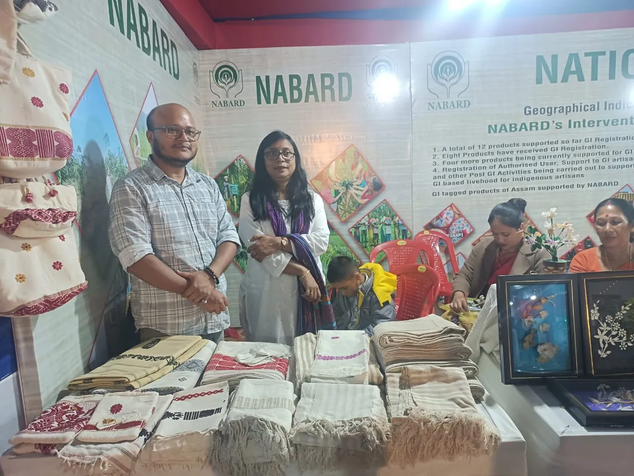 এৰী ৰেচম উৎপাদনেৰে স্বাৱলম্বী হৈছে ডিব্ৰুগড়ৰ ৫০০ ৰো অধিক মহিলা