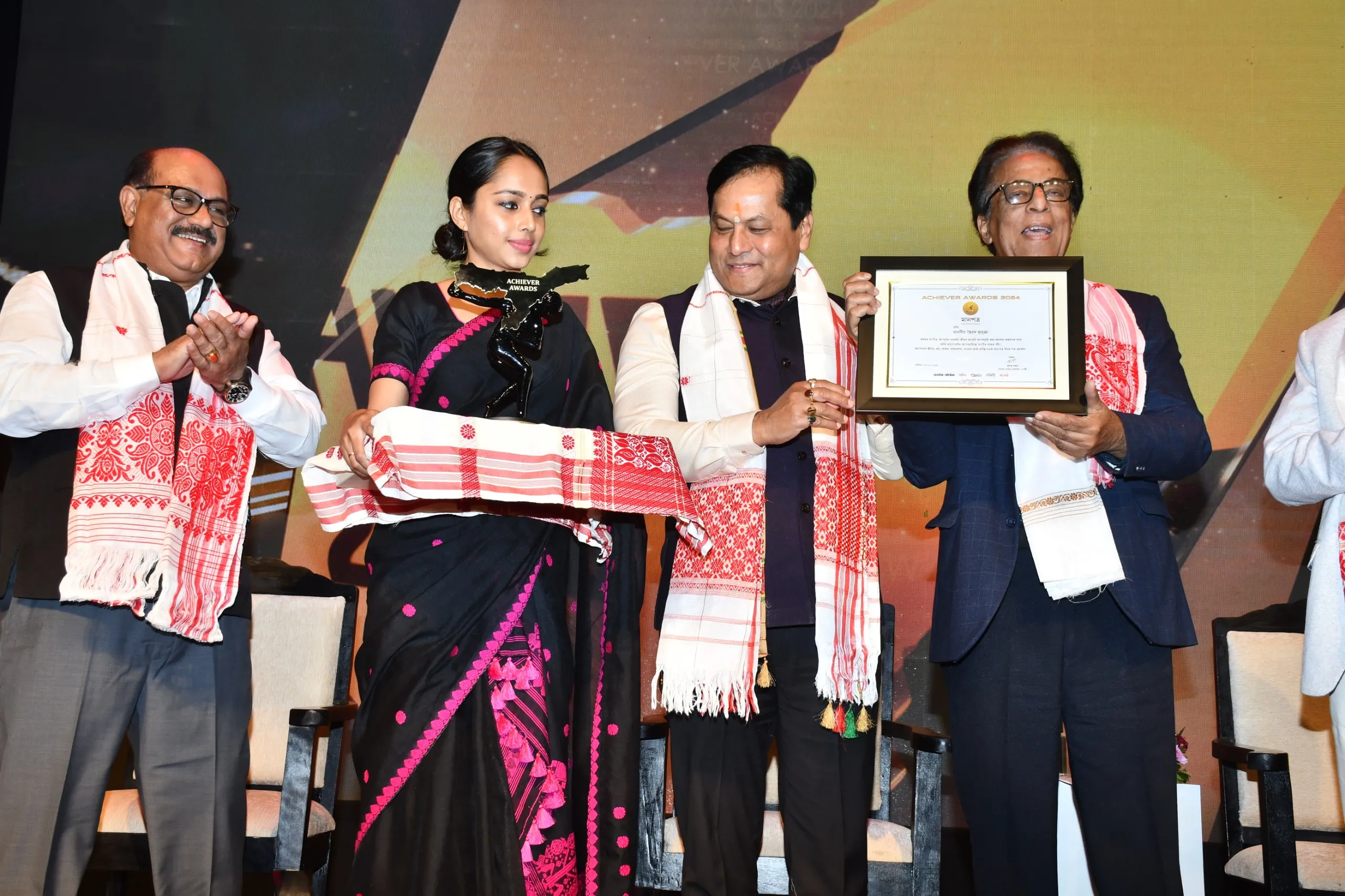 বিশিষ্ট সংগীত শিল্পী, সুৰকাৰ, গীতিকাৰ চৈয়দ ছাদুল্লালৈ Achiever Music Award সন্মান