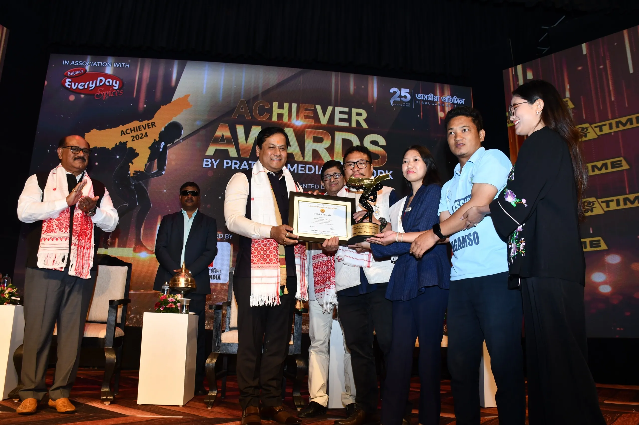প্ৰদূষণমুক্ত নদী আৰু প্ৰকৃতি সংৰক্ষণকাৰী সংস্থা Youth Mission Clean River লৈ Excellence in Environment Conservation সন্মান