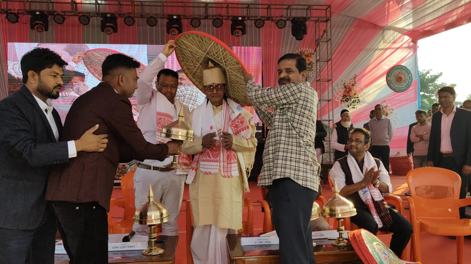 বুঢ়াসত্ৰীয়াক সম্বৰ্ধনা