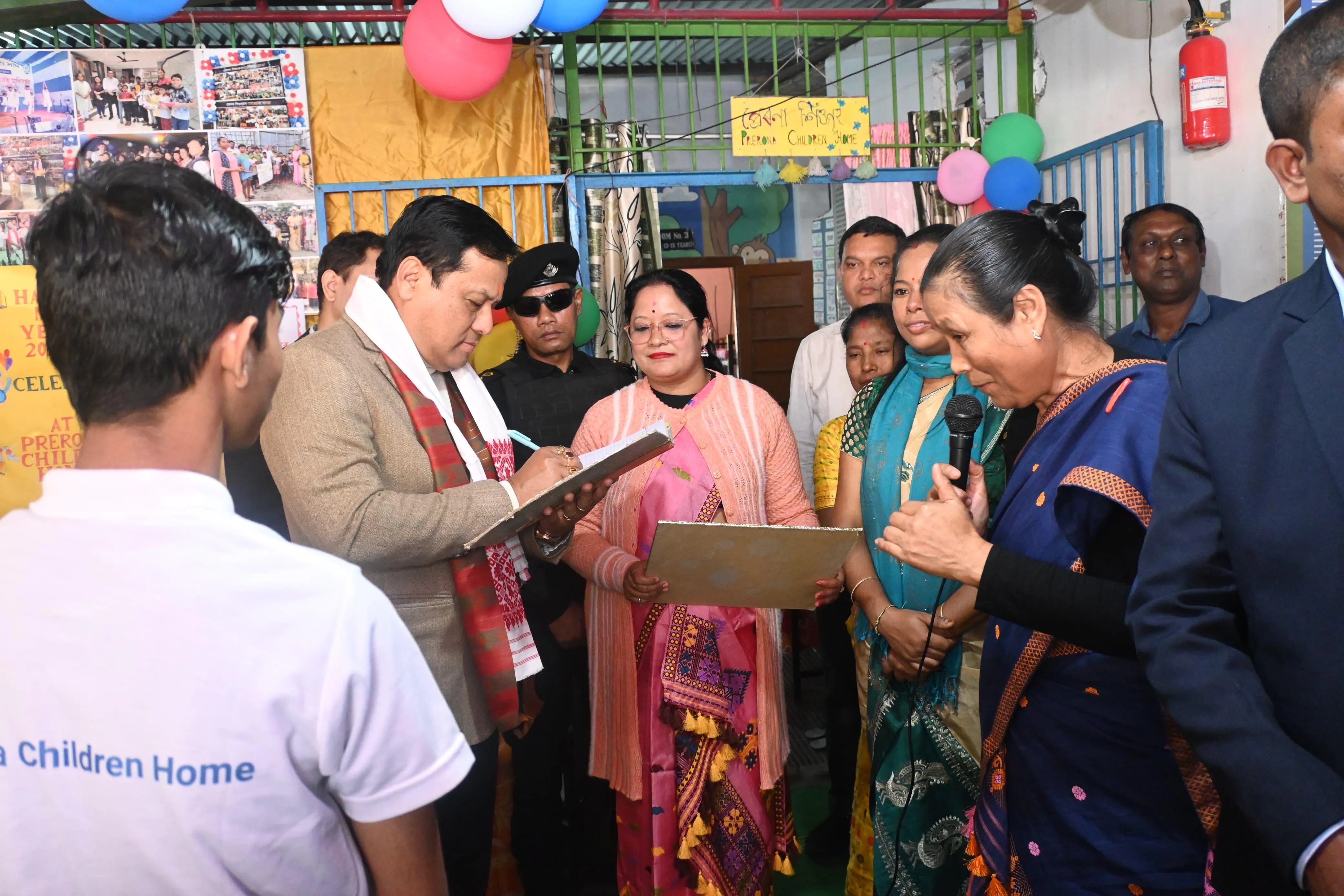 'প্ৰেৰণা শিশু গৃহ'ৰ অকণিৰ সৈতে নৱবৰ্ষ উদযাপন সৰ্বানন্দ সোণোৱালৰ