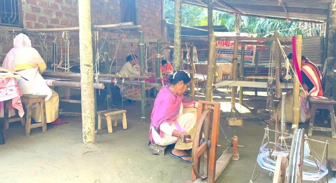 ঢকুৱাখনাত স্বাৱলম্বৰ সেন্দুৰীয়া যাত্ৰা উদ্যোগী মহিলাৰ...