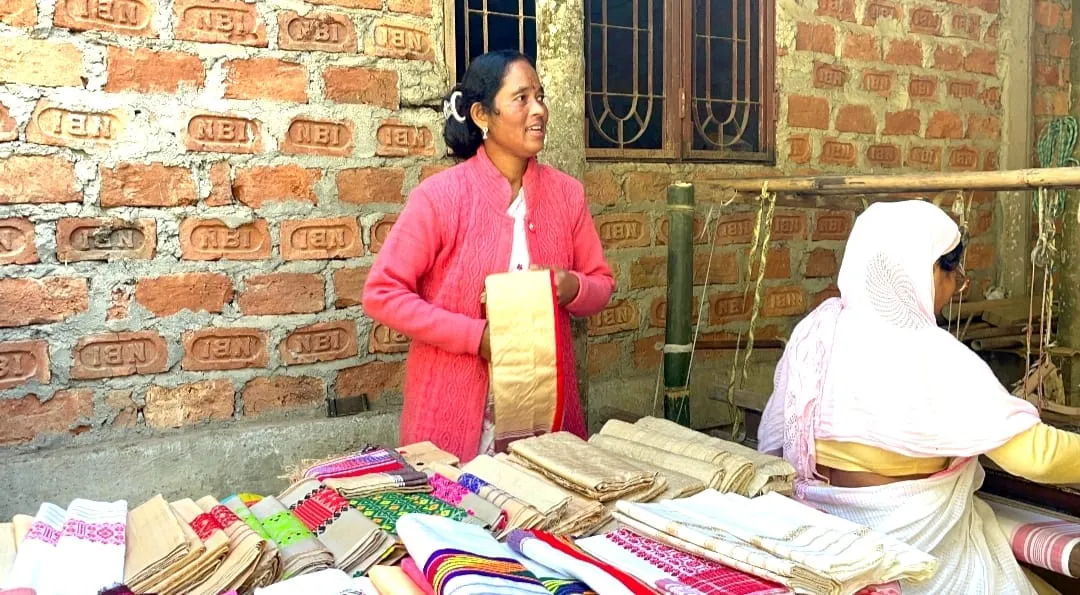 ঢকুৱাখনাত স্বাৱলম্বৰ সেন্দুৰীয়া যাত্ৰা উদ্যোগী মহিলাৰ...
