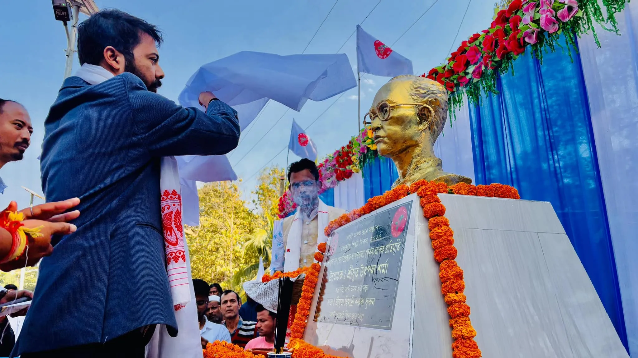 কাকীত জ্যোতিপ্ৰসাদ আগৰৱালাৰ আবক্ষ মূৰ্ত্তি উন্মোচন