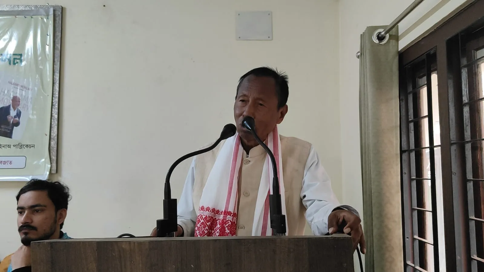 কটন বিশ্ববিদ্যালয় এলামনাই প্ৰেক্ষাগৃহত স্বপ্না বেজবৰুৱাৰ গ্ৰন্থ উন্মোচন