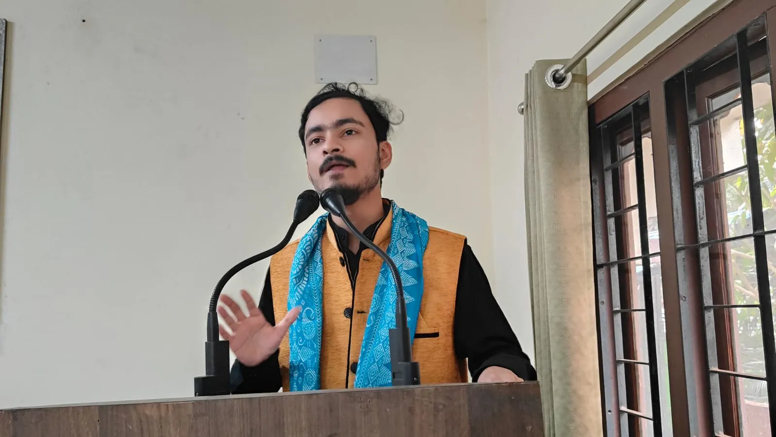কটন বিশ্ববিদ্যালয় এলামনাই প্ৰেক্ষাগৃহত স্বপ্না বেজবৰুৱাৰ গ্ৰন্থ উন্মোচন
