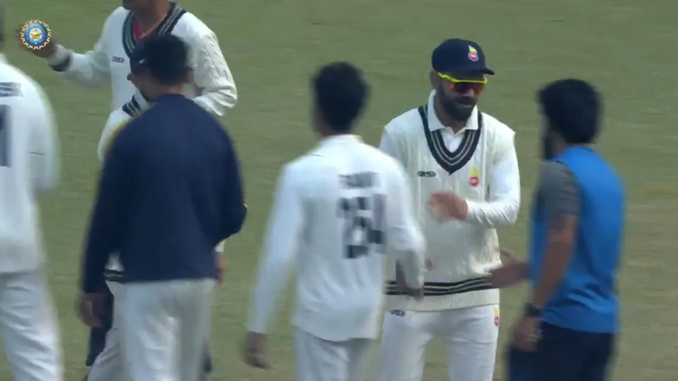 ৰে’লৱেৰ বিৰুদ্ধে বিশাল ব্যৱধানত জয়ী দিল্লী