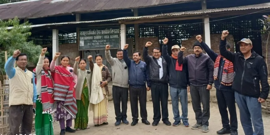 ঢকুৱাখনাত সহস্ৰাধিক শিক্ষক- কৰ্মচাৰীৰ ক'লা দিৱস পালন