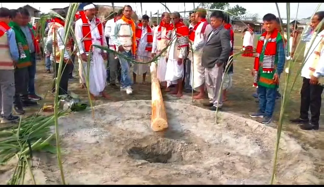 ঢকুৱাখনাত মিচিং লেদাং  তানৱ  দলে অপেৰ দ্বি-বাৰ্ষিক অধিবেশনৰ লাইখুঁটা স্থাপন