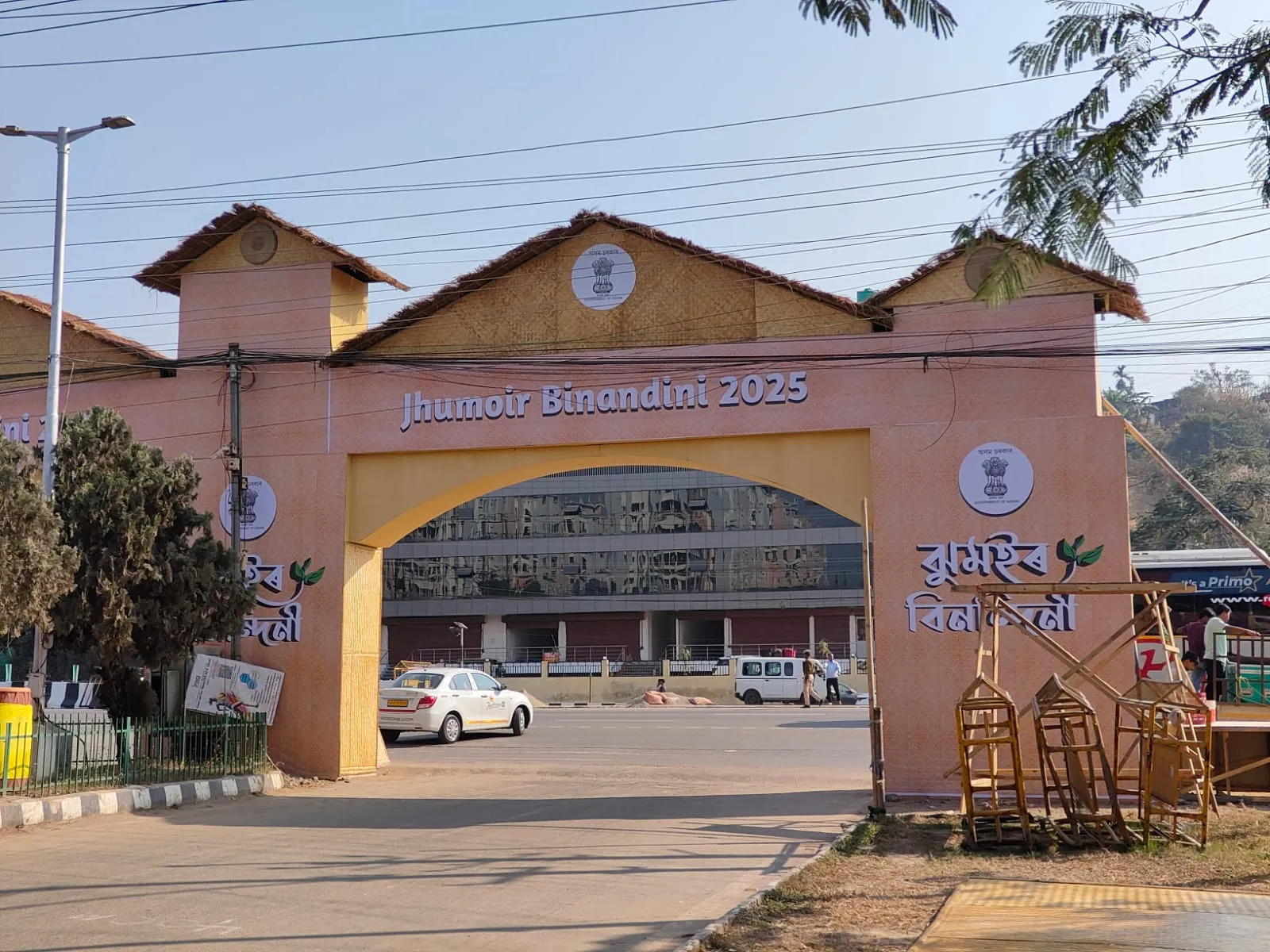 ঝুমুৰই বিনন্দিনীৰ মুখ্য দ্বাৰ