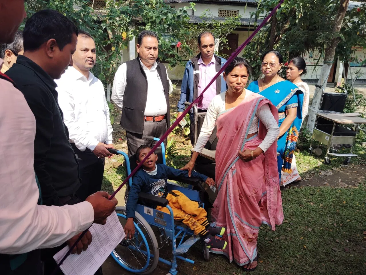 ধেমাজিত দিব্যাংগ শিক্ষাৰ্থীক হুইল চেয়াৰ বিতৰণ 