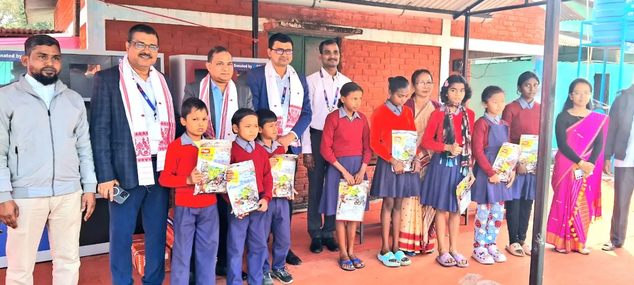 নামৰূপৰ দিল্লী দোৱনীয়া প্ৰাথমিক বিদ্যালয়লৈ SBIৰ বিভিন্ন সামগ্ৰী আৰু ৫ লাখ টকাৰ অনুদান...