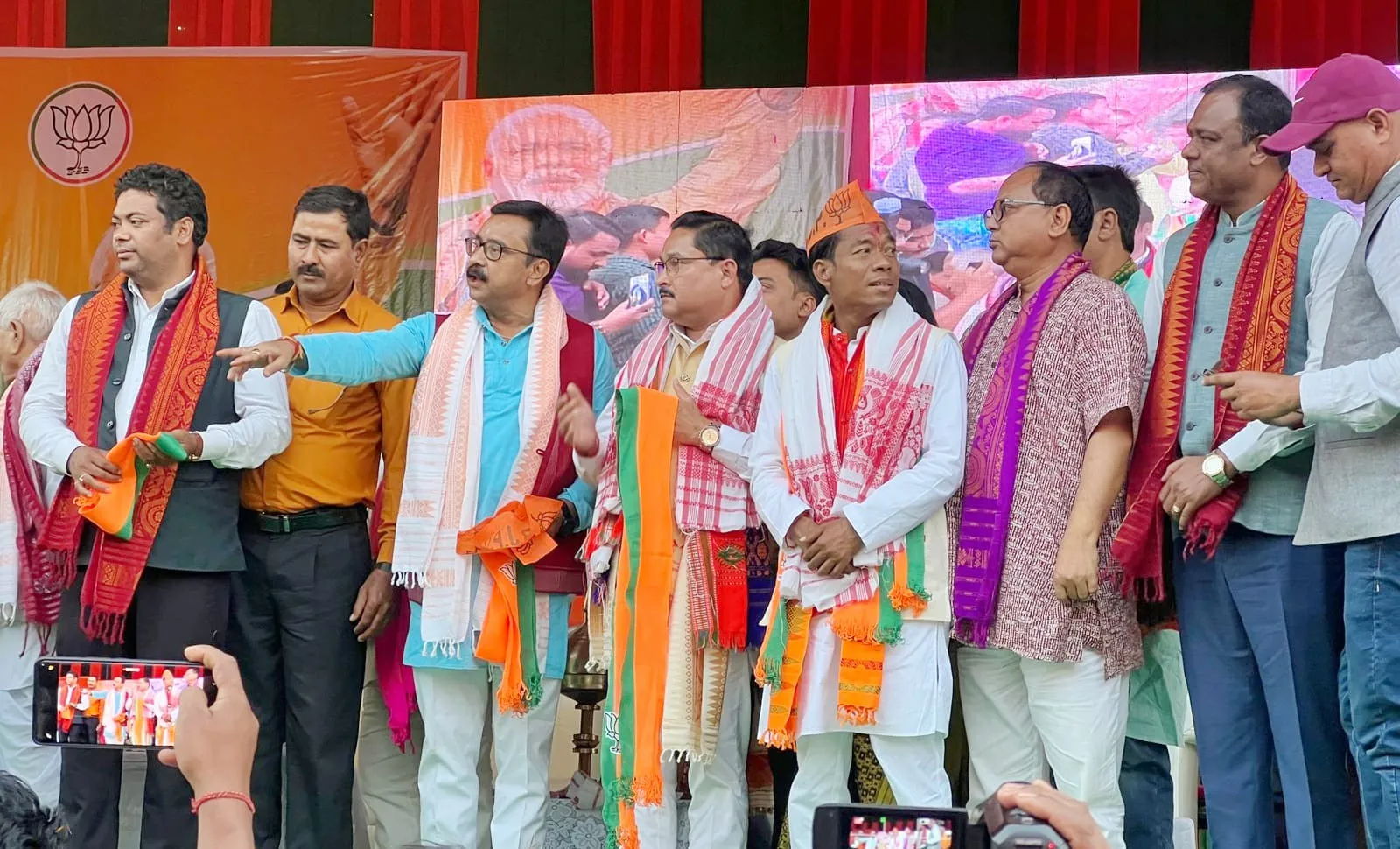  বিজেপিত যোগদান মিনন মোছাহাৰীৰ