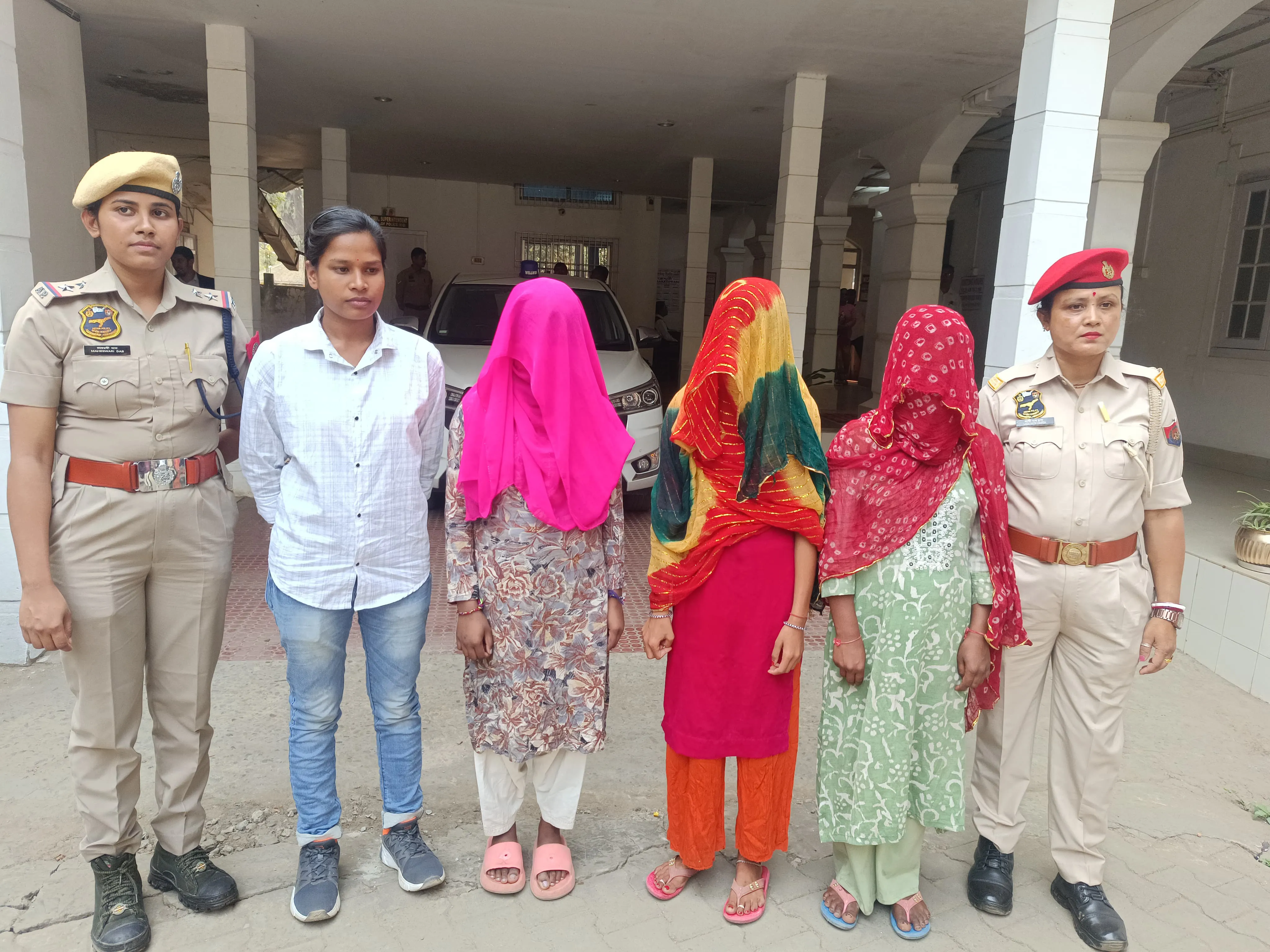 বৰাকৰ পৰা গঢ়ি উঠিছে বৃহৎ নাৰী সৰবৰাহকাৰী চক্ৰ 