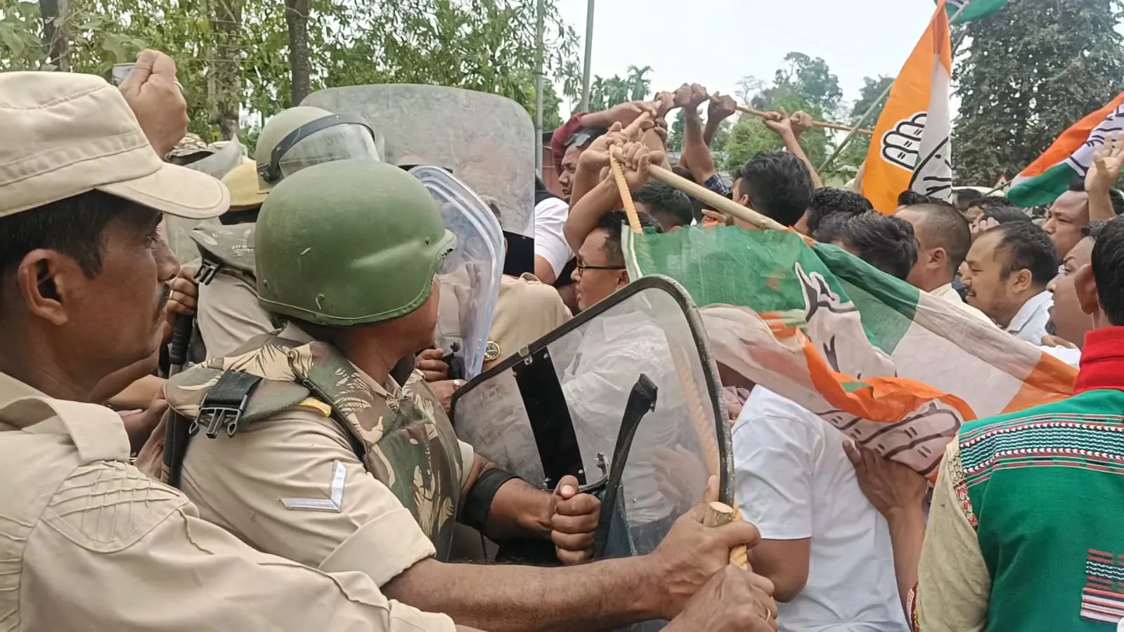 ধেমাজিত কংগ্ৰেছৰ উত্তাল প্ৰতিবাদঃ আৰক্ষী, প্ৰতিবাদকাৰী আহত