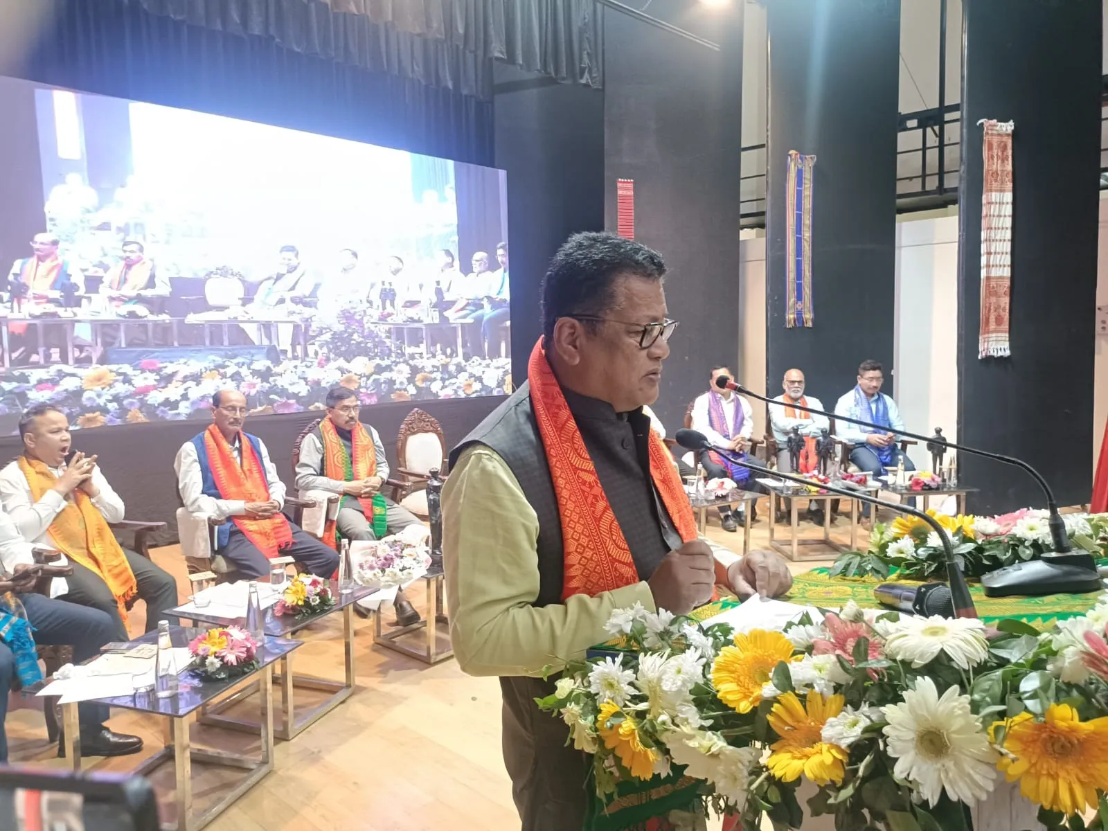 মুখ্য অতিথি ডা০ ৰণোজ পেগু