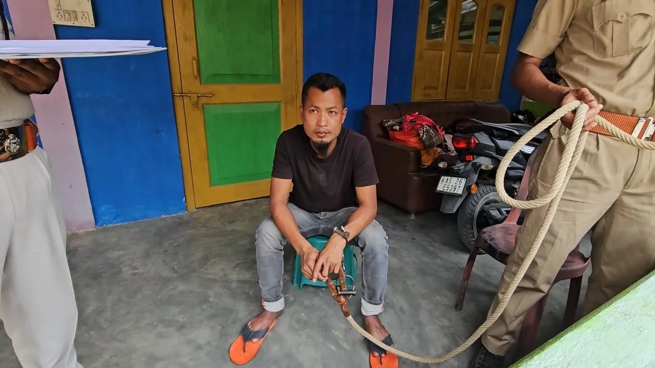চিৰাঙৰ ৰুণীখাতাত উদ্ধাৰ চুৰি যোৱা ৩৬ লাখ টকাৰ প্ৰসাধন সামগ্ৰী