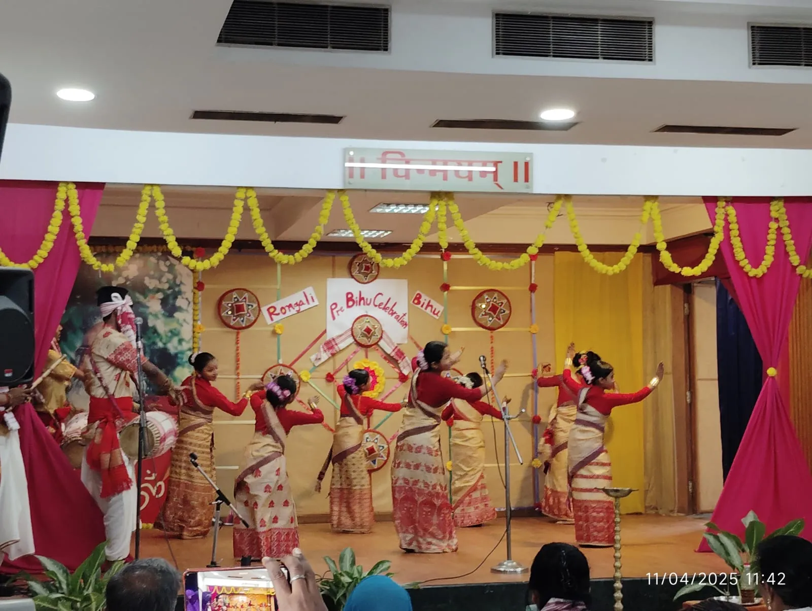 চিন্ময় মিছন গুৱাহাটী আৰু জি এন টি চিন্ময় বিদ্যালয়ৰ উদ্যোগত প্ৰাক ৰঙালী বিহু উৎসৱ উদযাপন