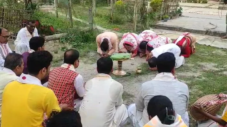 ঐতিহাসিক উৰিয়া গাঁও খেলপথাৰ উন্নয়নৰ সাহাযাৰ্থে হুঁচৰি পৰিবেশন