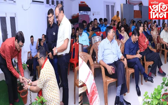 অনুষ্ঠানটিৰ একাংশ দৰ্শক আৰু উদ্বোধনৰ মুহুৰ্ত  
